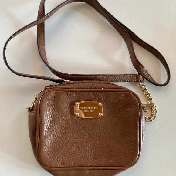 Michael Kors Handbags - Authentic Michael Kors crossbody